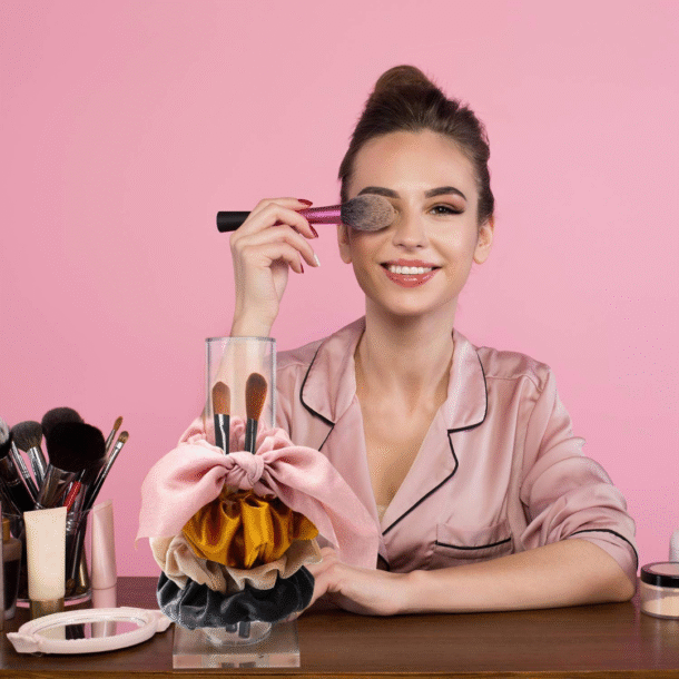 FANASSYY Acrylic Scrunchie Holder Stand Clear Jewelry Organizer Jewelry Bracelet Watch Display Stand T-bar Hairband Rack Holder Organizer Tower Hair Scrunchy Holder (Square Base)