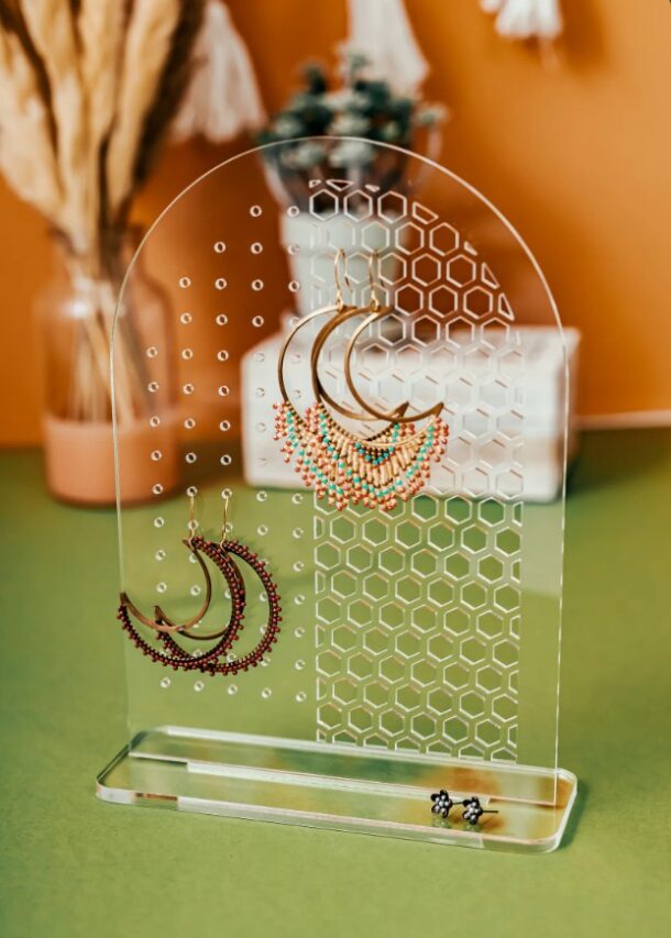 FANASSYY Clear Acrylic Hexagon Honeycomb Arch Freestanding Earring Organizer, Stand for Studs, Jewelry Display holder, Small Modern Tabletop Display